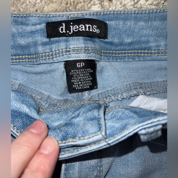 D. Jeans brand light wash Capri jeans SZ 6 - Picture 2 of 3